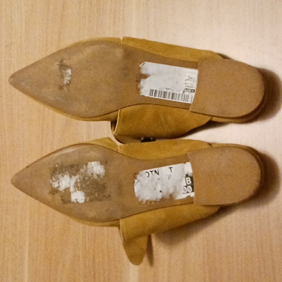 Jeffrey Campbell "Charlin" Mustard Yellow Suede Bow Mule in Size 6M - Picture 9 of 11